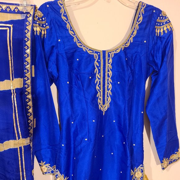 Ghagra with Long Kameez Full Outfit - Picture 3 of 4